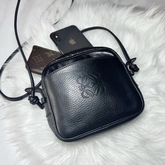 Loewe Black Leather Crossbody Bag with Textured Finish - Picture 14 of 15